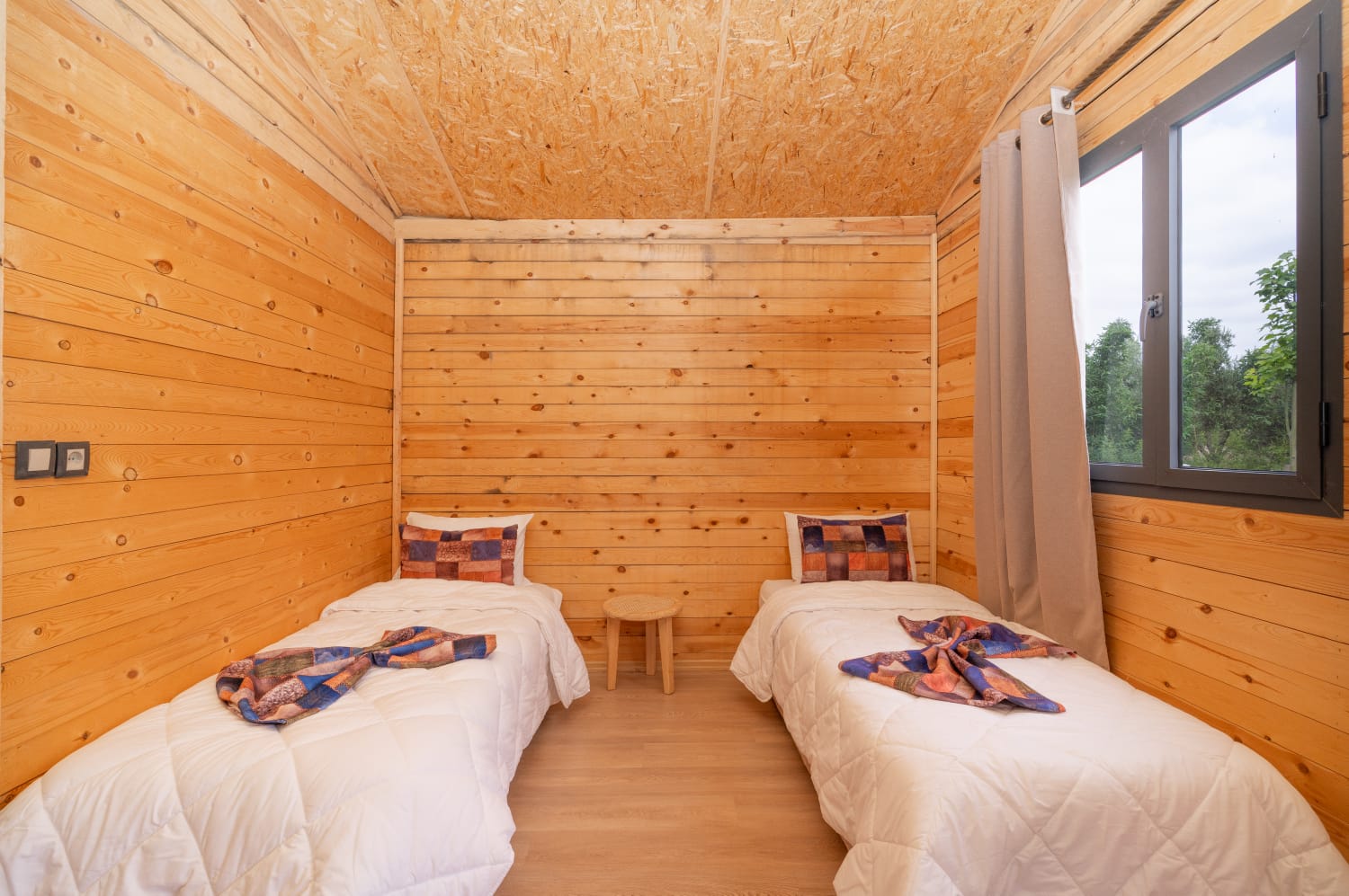 Bright twin room with garden window in Villa Ouarzazate